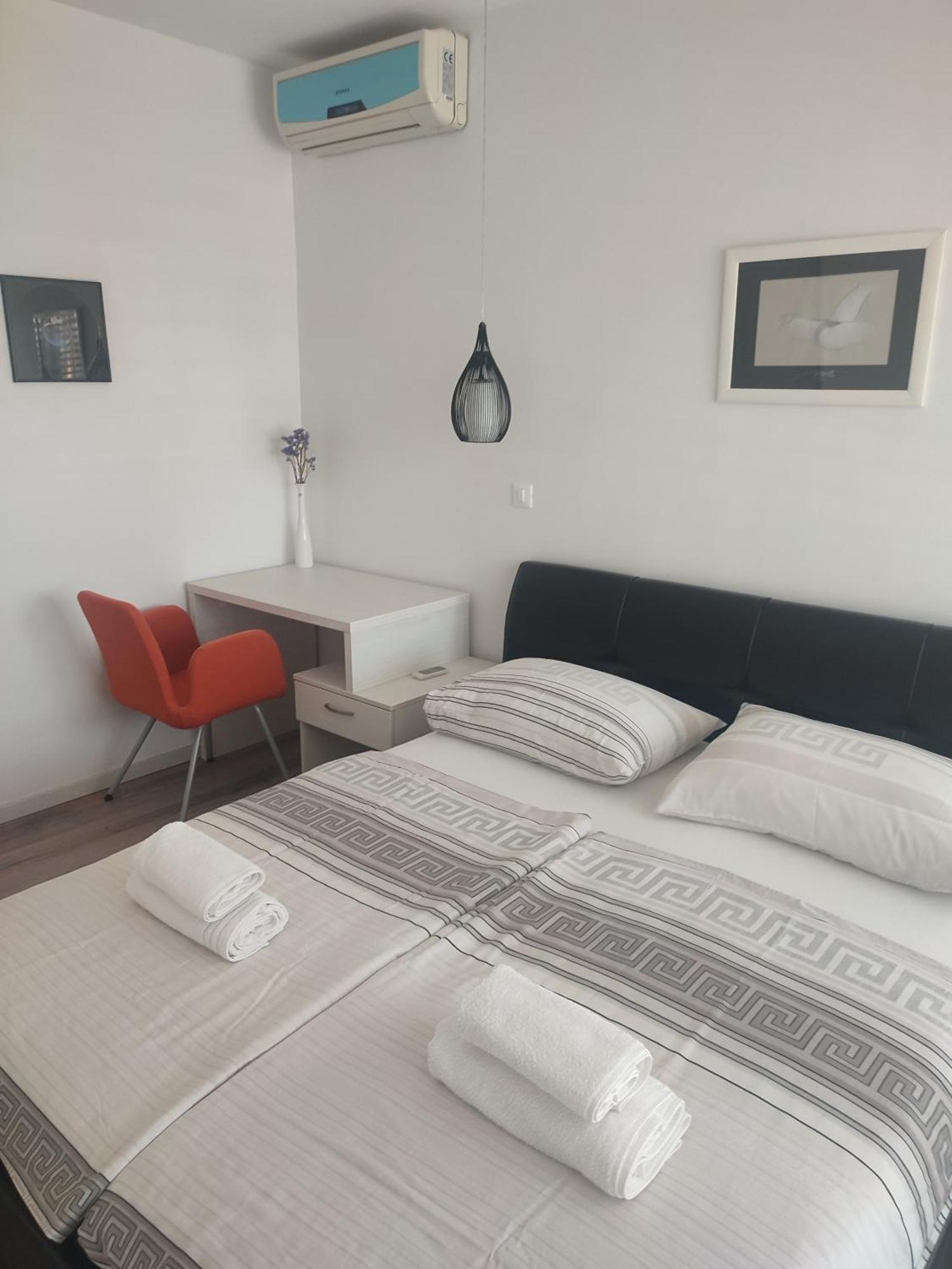 Biuk Apartments Novi Vinodolski Quarto foto